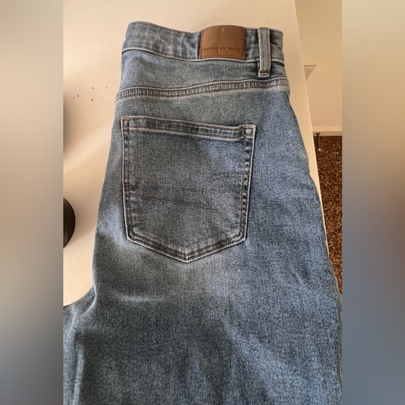 American Eagle Mid-wash Mom Jean - Picture 2 of 6
